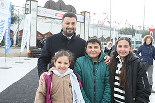 KÂĞITHANE KİTAP FUARI’NDA SÖYLEŞİLER VE İMZA GÜNLERİ YOĞUN İLGİ GÖRÜYOR